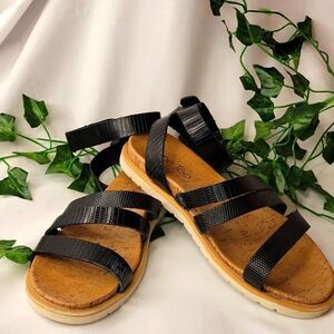 Me too. Black sandals. Fits size 7 to 7.5. EUC